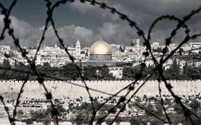Photo of the Dome of the Rock through barbed wire, to illustrate the article 